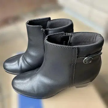 Clarks (클락스) 여성용 앵클부츠, Emily2 Belle