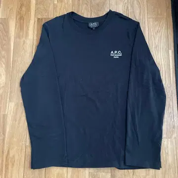 A.P.C. 블랙 긴팔 티셔츠
