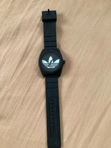 adidas 블랙 손목시계