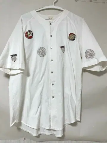 칼 헬무트 와펜 장식 화이트 티셔츠