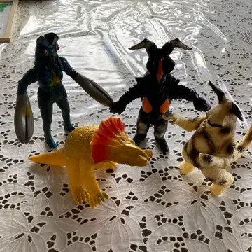 울트라맨 괴수 피규어 4체 세트