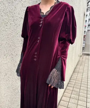 2602096 Ameri VELOUR PUFF SLEEVE DRESS