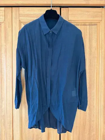 PINORE 시어 블라우스 네이비