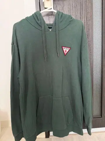 GUESS 그린 컬러 후드티 M 사이즈