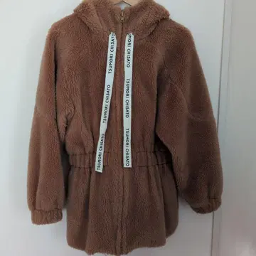 츠모리치사토 후드 부착 플리스 자켓 브라운