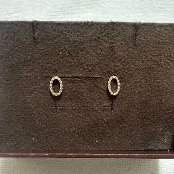 Lilas 오벌 라인 다이아 귀걸이 10K 0.04캐럿