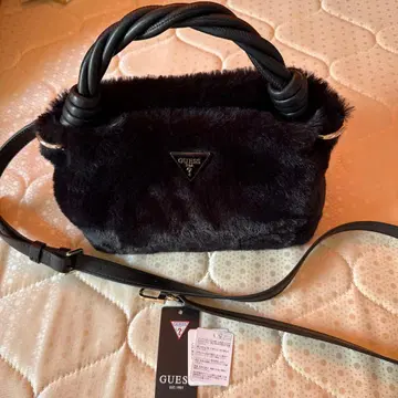 GUESS 탑 핸들 크로스 바디 핸드백