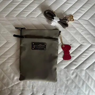 LA BAGAGERIE HELLO KITTY 숄더백 카모플라쥬