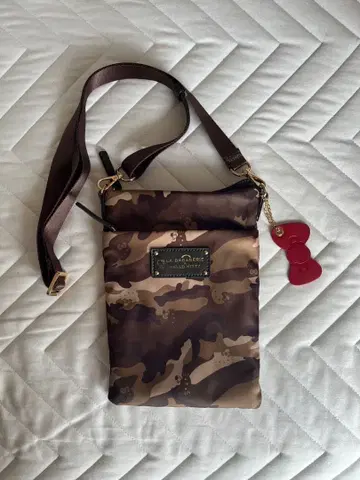 LA BAGAGERIE HELLO KITTY 숄더백 카모 패턴