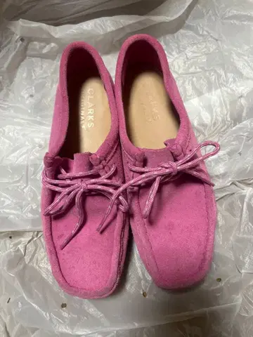 Clarks 핑크 왈라비