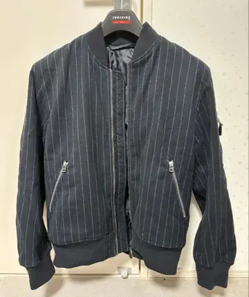 다크 블루 스트라이프 봄버 자켓