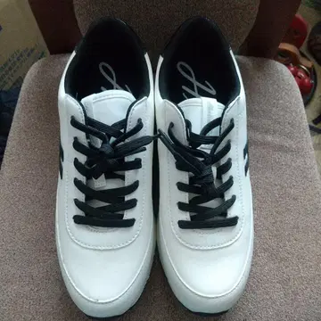 Hawkins 화이트 블랙 레이스업 스니커즈