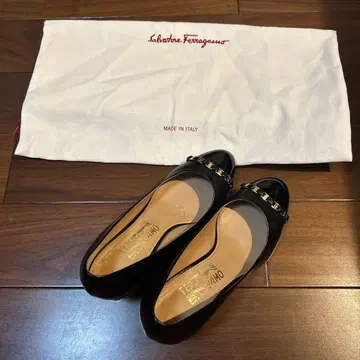 Ferragamo 블랙 플랫 펌프스