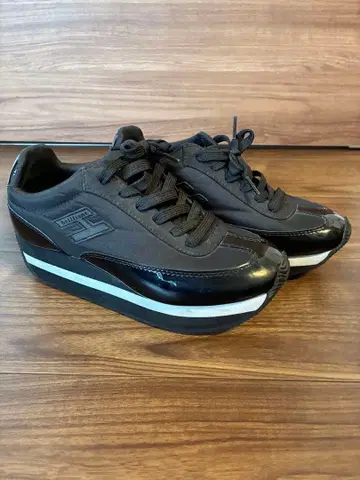 호킨스 브릴리언트 블랙 통굽 스니커즈 23.5cm