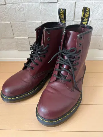 Dr. Martens 8홀 체리 레드