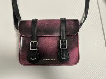 Dr. Martens 2024 발렌타인 한정판 사첼백