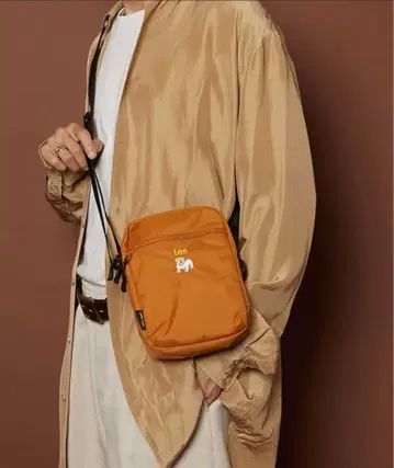 [ 새상품급 ] Lee boss 세로형 미니 숄더 카멜 백