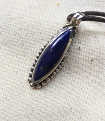 라피스 라줄리의 세로형 펜던트