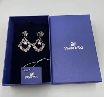 Swarovski 핑크 플라워 모티브 귀찌