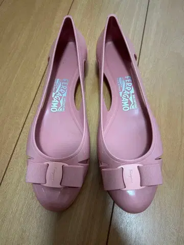 Ferragamo 샌들