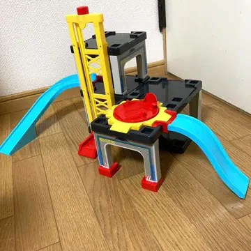 토미카 디즈니 카즈 액션 코스 조립! 레이싱 피트