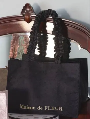 메종 드 플뢰르 레이스 프릴 핸들 스퀘어 토트 블랙 블랙 L 사이즈