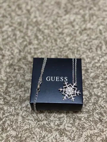 GUESS 눈꽃 목걸이