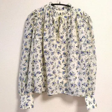 Disney SERIES CREATED by MOUSSY 꽃무늬 블라우스