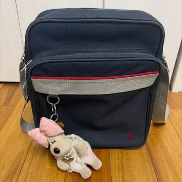 East Boy 숄더백 봉제 인형 포함