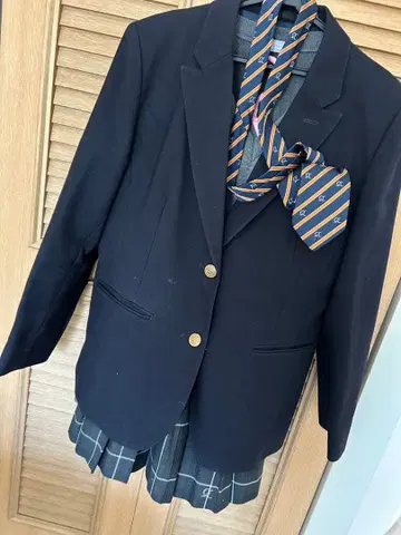 타임세일 네이비 블레이저와 스커트 세트