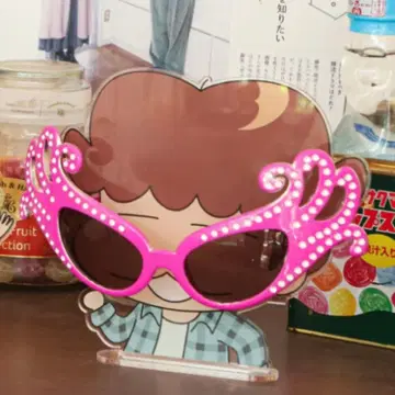 아따맘마 한국 공식 유즈히코 BIG 아크릴 안경 걸이 스탠드