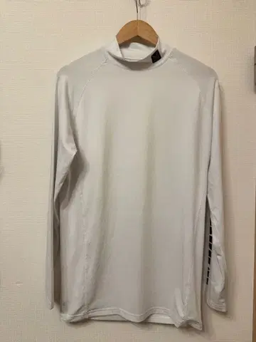 TANGRAM 모크넥 상의