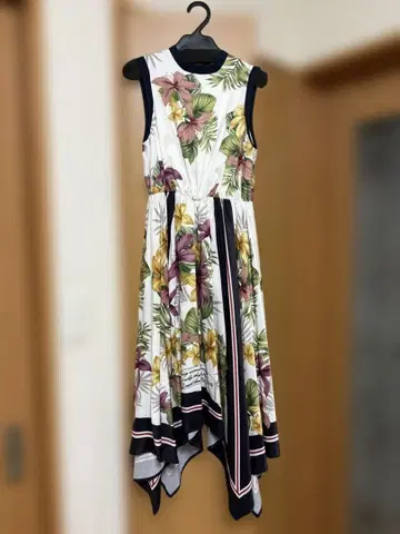 꽃무늬 비대칭 원피스