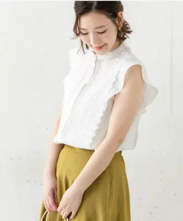 어반리서치 로쏘 센터 레이스 프렌치 슬리브 블라우스