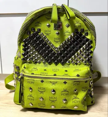 MCM 스터드 장식 백팩 그린