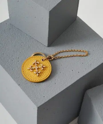 russet [ Soeru ] 모노그램 플레이트 가죽 참 (Z-169)