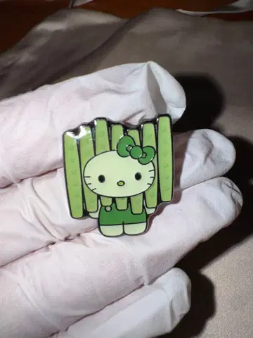 OSAKA EXPO 2025 HELLO KITTY JAPAN 핀 배지