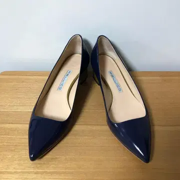 PELLICO 펠리코 펌프스 에나멜 청키힐 37