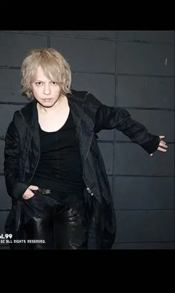 CATORCE 카틀세 롱 코트 hyde 착용