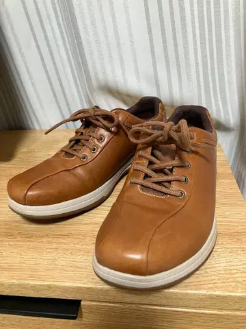 락포트 브라운 튼튼하고 경량 천연 가죽 새상품급