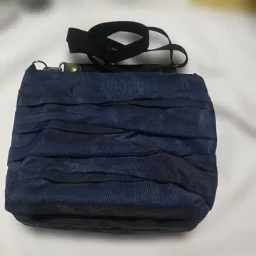 다다미 헤리 백 네이비 플리츠 디자인 숄더백