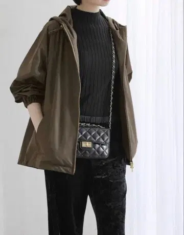 La Totalite 세탁 가능한 후드 마운틴 후드티