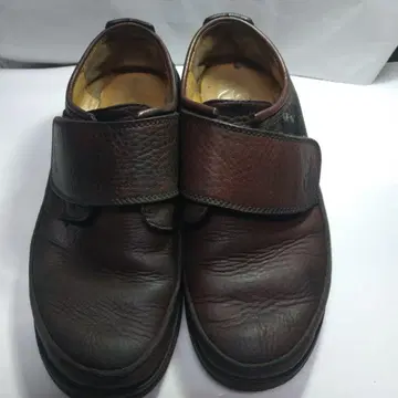 Clarks 다크 브라운 슬립온 슈즈