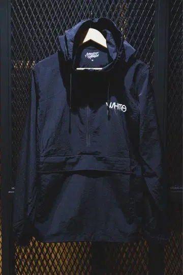 a crowd of rebellion 아노락 파커