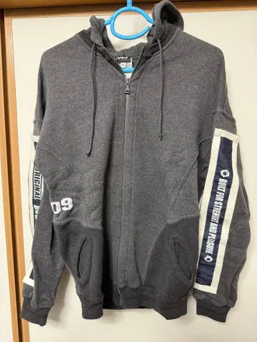 돌체앤가바나 후드티