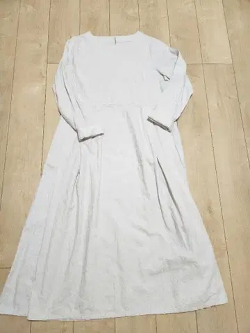 SUNNY CLOUDS 플라워 샤 카드 턱 화이트 원피스 긴팔