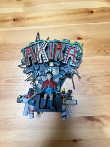 맥팔렌 아키라 neca mezco 액션 피규어