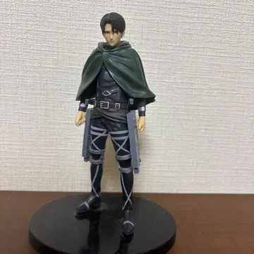 진격의 거인 리바이 피규어