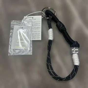 risset 파라코드 키링 블랙 화이트