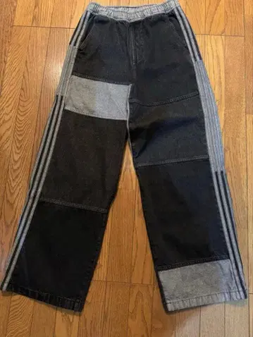 아디다스 스트라이프 디자인 패치워크 데님 팬츠